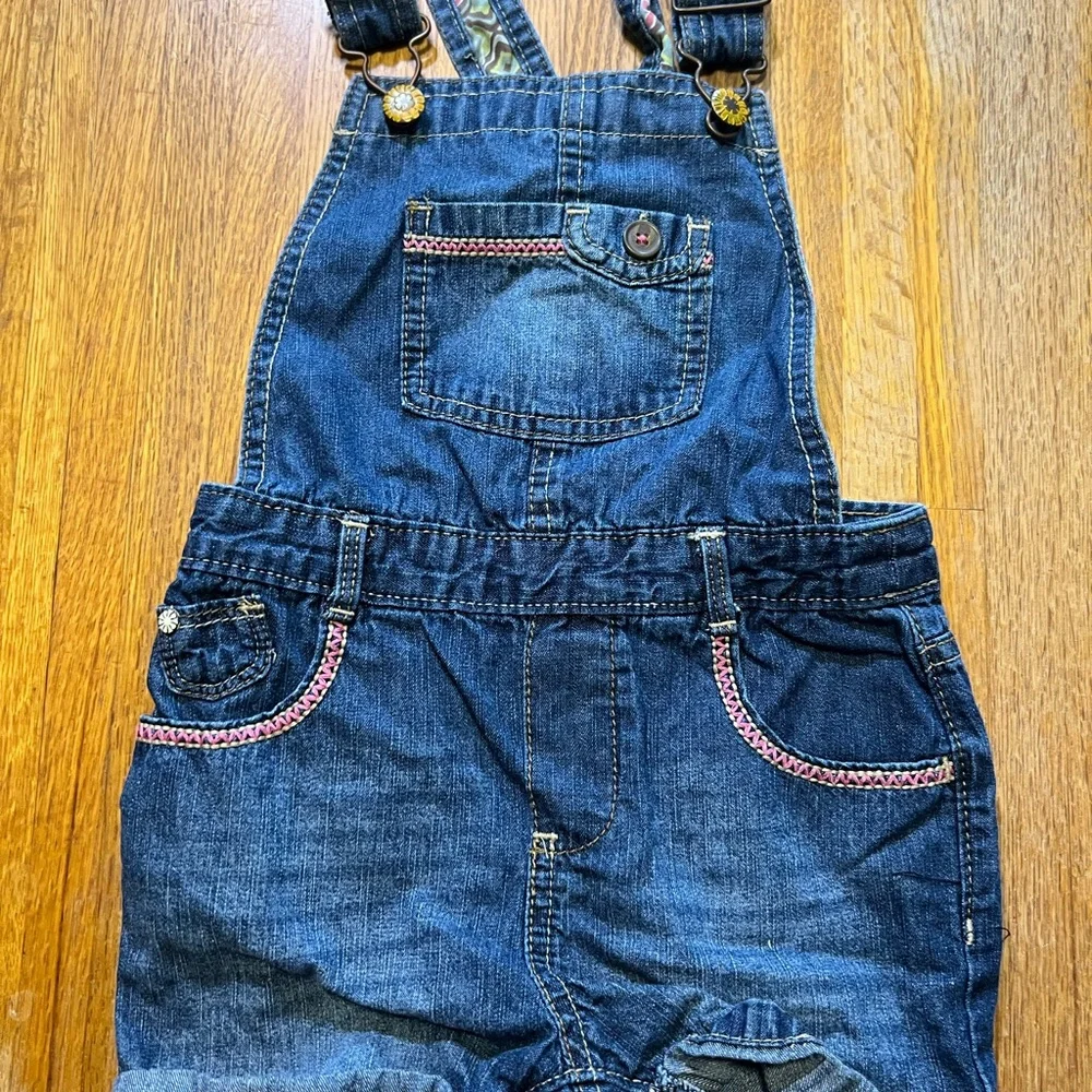 Genuine Kids OshKosh Girls 4T Blue Denim Rolled Cuff Pockets Bib‎ Short Overalls
